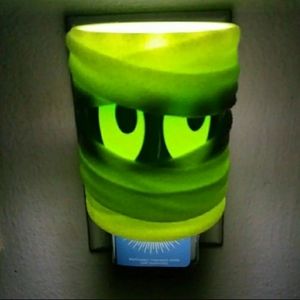 Bath and body Works Halloween mummy wallflower